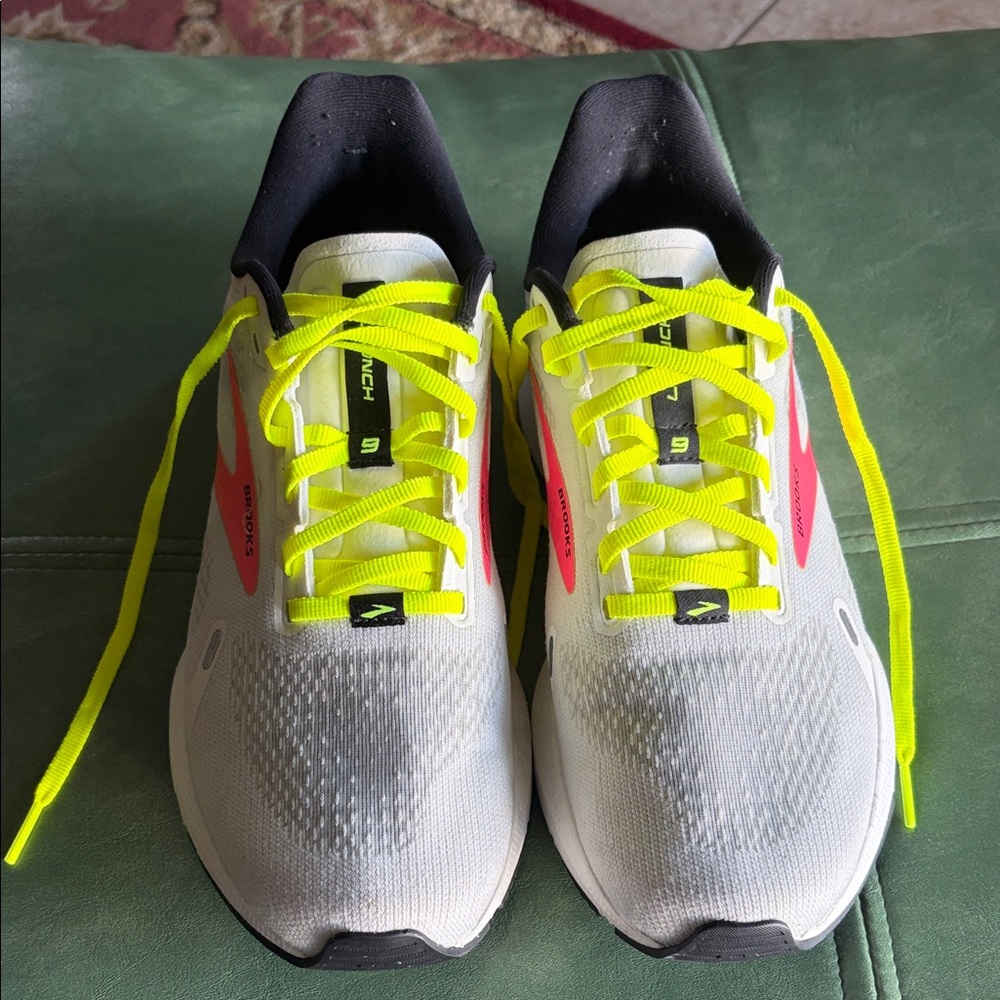 Brooks Women’s Launch 9. Size 9.5 in excellent condition only worn 3 times.